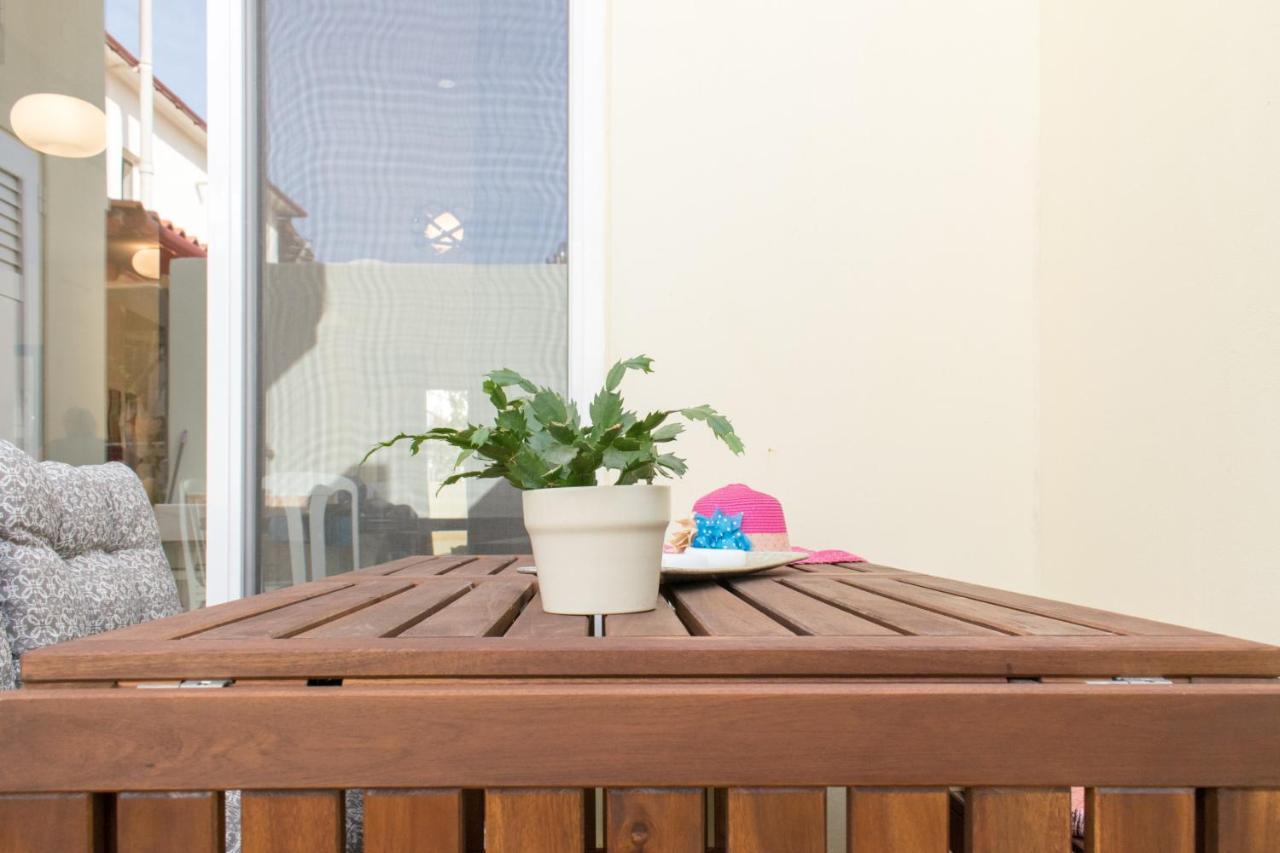 Blue Iris: Stylish Apartment Just 10 Minutes Walk From Old Town Chania Chania  Exterior foto