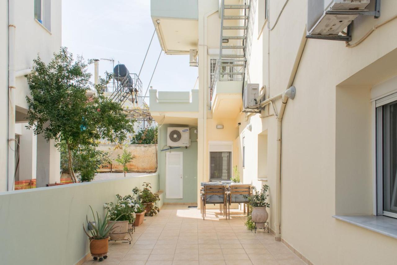 Blue Iris: Stylish Apartment Just 10 Minutes Walk From Old Town Chania Chania  Exterior foto