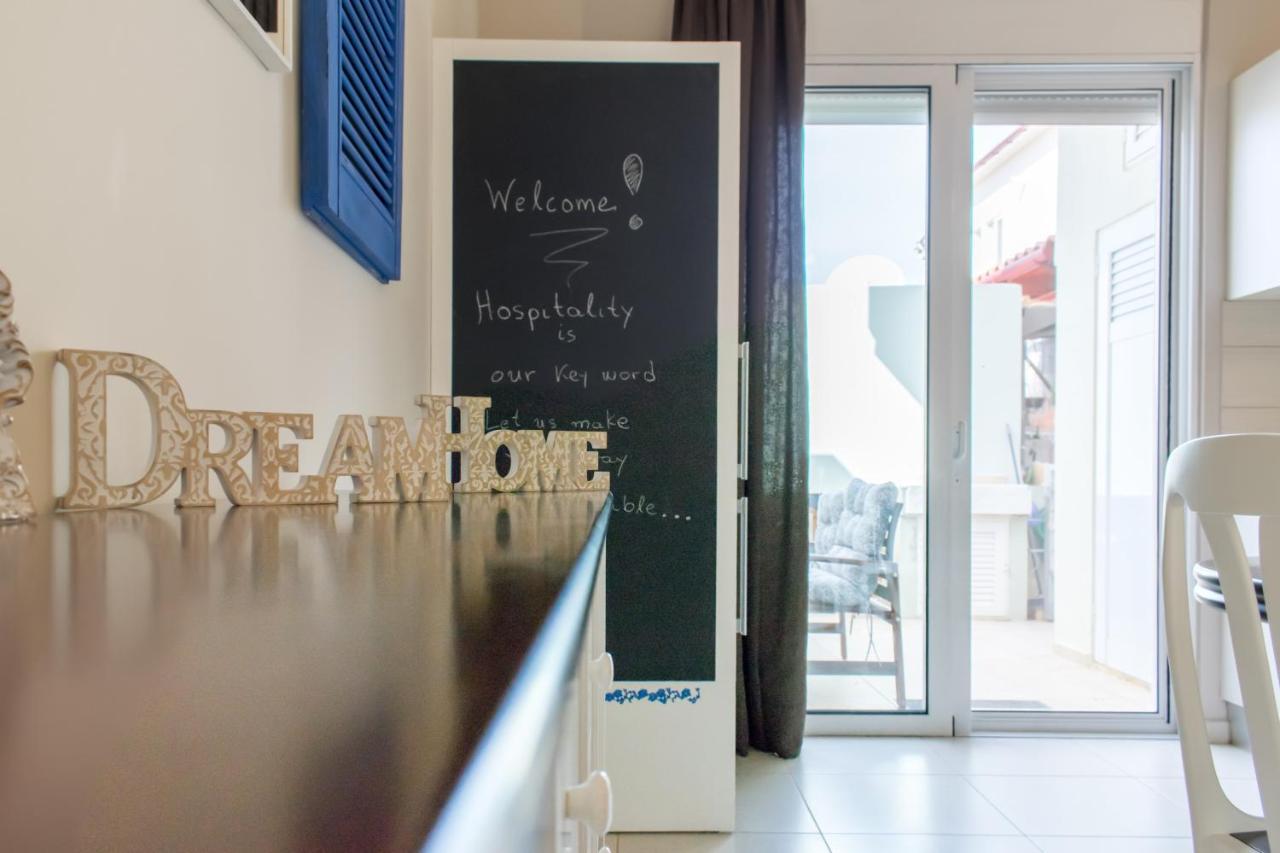 Blue Iris: Stylish Apartment Just 10 Minutes Walk From Old Town Chania Chania  Exterior foto