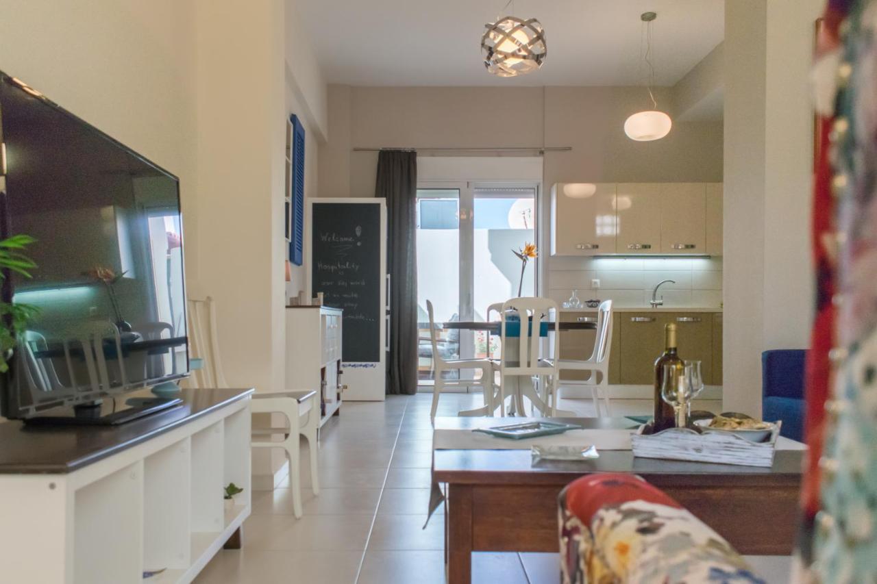 Blue Iris: Stylish Apartment Just 10 Minutes Walk From Old Town Chania Chania  Exterior foto