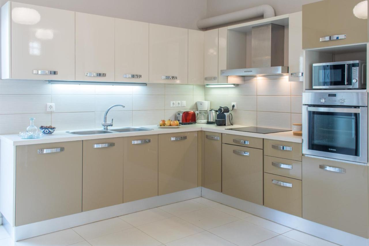 Blue Iris: Stylish Apartment Just 10 Minutes Walk From Old Town Chania Chania  Exterior foto