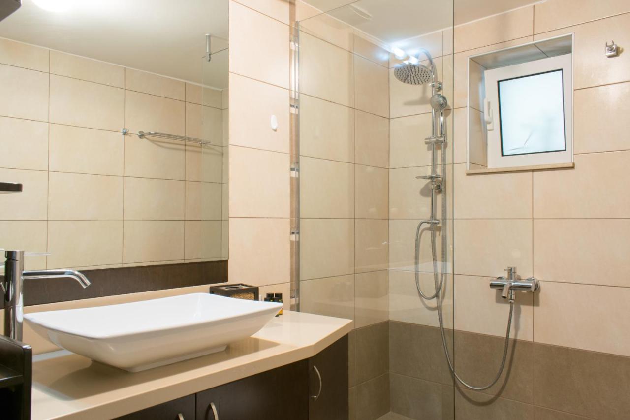 Blue Iris: Stylish Apartment Just 10 Minutes Walk From Old Town Chania Chania  Exterior foto
