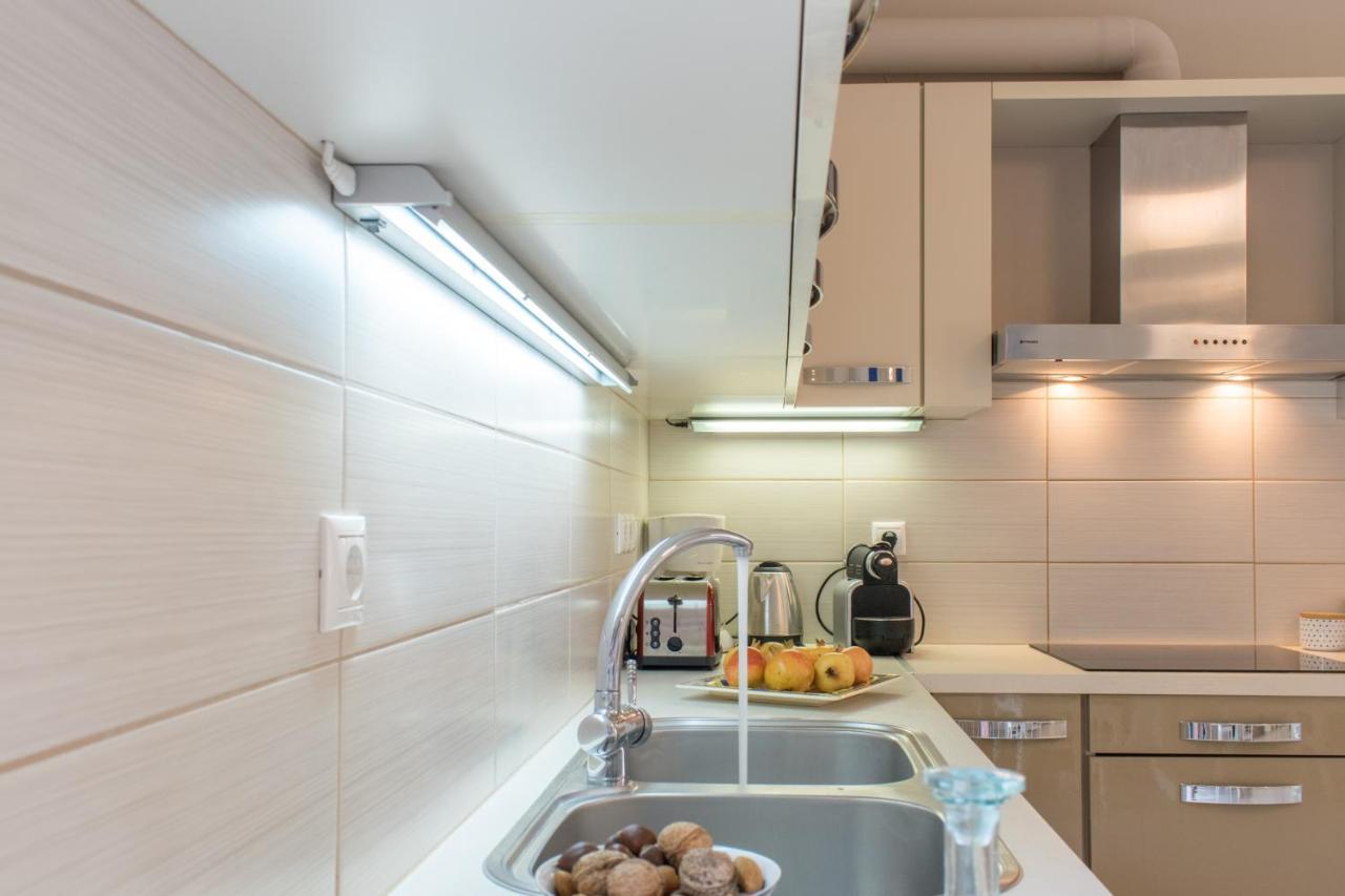 Blue Iris: Stylish Apartment Just 10 Minutes Walk From Old Town Chania Chania  Exterior foto